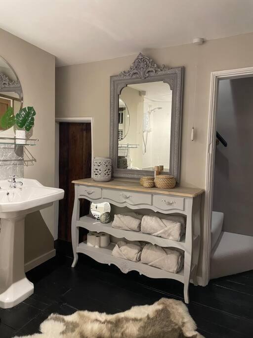Entire Georgian Luxury Home - 3 Storey- High St Henley-In-Arden -Two Bedrooms-Sleeps 4 Dış mekan fotoğraf